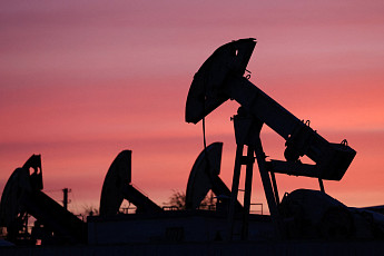 국제유가, 호르무즈 통항 증가에 4% 안팎 ↓…WTI 70달러 밑으로 [상보]