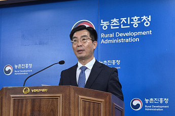 뽕잎 없어도 누에 키운다…농진청, 3.5억대 스마트 사육시스템 개발