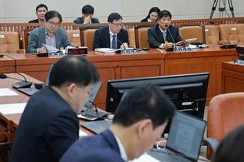 재경위, 전략수출금융지원법 공청회…기여금 놓고 ‘이견’