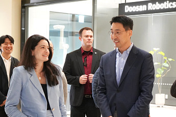 엔비디아 젠슨 황 딸 매디슨, 두산로보틱스 찾아… 피지컬 AI 기술 협력 논의