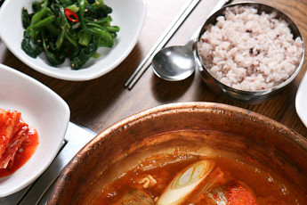 '2TV 생생정보' 가격파괴, 동태찌개 정식이 단돈 7000원대? '해○○○○○'