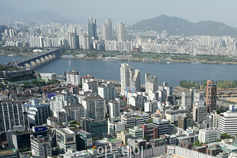 서울 아파트값 4월 넷째 주 0.14% 상승…강남 10주 약세 지속 [포토]