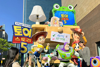 현대백화점, 가정의 달 맞아 전국 점포서 ‘토이 스토리’ 테마 축제