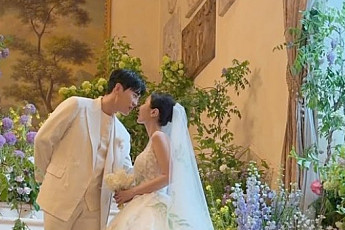 '문원과 결혼' 신지, 유부녀로 전한 첫 인사⋯