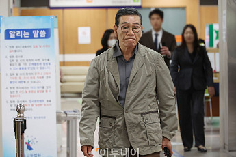 법원 출석하는 김현재 케이삼흥 회장 [포토]