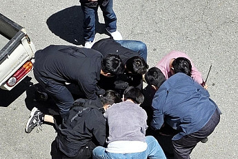 '묻지마' 광주 도심서 고교생 흉기 공격에 1명 사망…20대 남성 체포