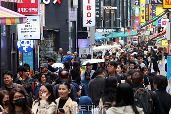 황금연휴에 외국인 효과 톡톡⋯롯데·신세계면세점 매출 ‘껑충’