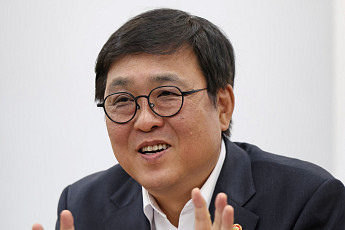 최휘영 문체부 장관 “‘왕사남’으로 영화계 훈풍…홀드백 협의체 이달 구성”