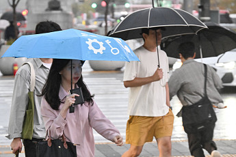 전국 대체로 흐리고 곳곳 비…경상권 큰 일교차 [날씨]