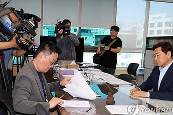 김관영 전북지사, 무소속 예비후보 등록…전북지사 선거 새 국면