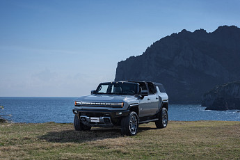 GMC, 전기 SUV ‘허머 EV’ 국내 상륙…‘크랩워크’ 앞세워 오프로드 시장 공략
