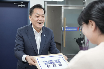이재준, 수원시장 예비후보 등록 직후 전통시장行…
