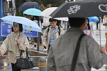 전국 대부분 비...돌풍·천둥·우박까지 동반 [날씨]