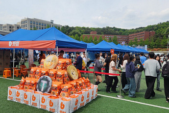 축제장 점령한 빗썸…대학생 잡기 경쟁 불붙었다