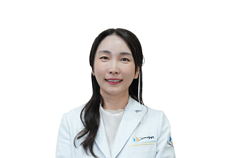“신생아 육아, ‘정답’보다 중요한 건 기준”…초보 부모 감염병 대응법
