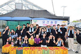 시몬스 '쉼표 프로젝트', 토마토 농가서 봉사...