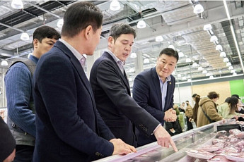 정용진 회장, ‘5·18 탱크데이’ 논란에 스타벅스 손정현 대표 경질