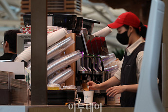 카페 10만개 시대…원두커피 시장 6년 새 2.4배·믹스는 뒷걸음