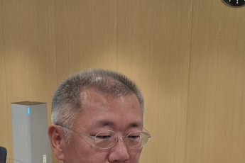 “중동 전쟁 우려 크다”…정의선 현대차그룹 회장, 사우디 공장 지연 첫 언급