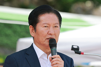 [단독] 정청래, 공천 반발 속 호남행…박지원 캠프 개소식·5·18 전야제 찾는다