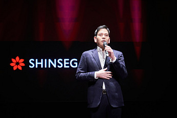 정용진 회장, 스타벅스 ‘5.18 탱크데이’ 논란 직접 사과⋯“모든 책임은 저에게, 머리 숙여 사죄”