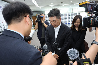 김수완 신세계그룹 부사장, 광주 사과 방문...5·18단체 ‘문전 박대’