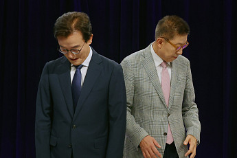 ‘성과’ 강조한 박형준 vs ‘시민 불편’ 파고든 전재수…2차 TV토론서 충돌