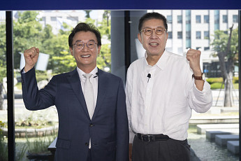 박형준은 심야버스, 전재수는 부산항…부산시장 후보 첫날 행보부터 갈렸다