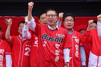 박형준, 부산역 광장서 출정식…“부산 변화 멈춰선 안 돼”