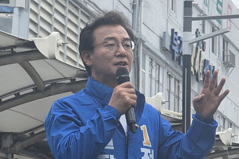 전재수, 부전시장서 출정식…“해양수도 부산 현실로 만들 것”