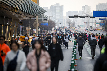 나이키·아디다스만 신던 시대 끝?⋯호카·온이 흔드는 러닝화 전쟁