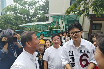 보수 진영 흔드는 '한동훈 현상'…팬덤 정치와 혁명 서사 교차