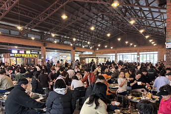 “백화점 푸드코트 안부러운 재래시장”...더본코리아 상생 프로젝트로 전국 핫플 된 예산시장[가보니]