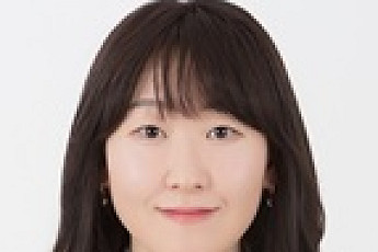 [노트북 너머] 비바람 맞는 리더, 원칙 뒤에 선 리더