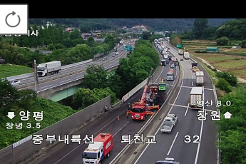 중부내륙고속도로 창녕 부근 화물차 전도 사고 발생