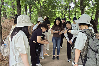 수원 한누리유치원, 숲에서 배우는 학부모 연수…