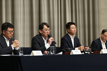 신세계그룹 “스타벅스 ‘탱크데이’ 고의성 못 찾아”…이제 ‘공’은 경찰로