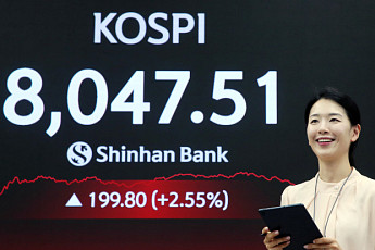 종전 기대감·반도체 재평가…코스피, 진짜 ‘8000피’ 열었다