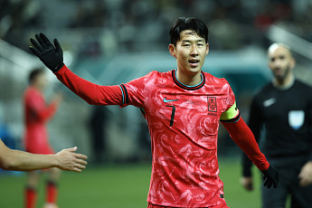손흥민 '원형 탈모설' 확산에 직접 해명⋯