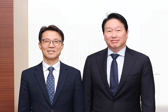 최태원, 저출산위 부위원장과 첫 회동…“결혼·출산 선택할 환경 만들어야”