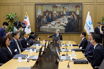 신현송의 첫 금통위, 8연속 기준금리 동결⋯고물가 속 중동 변수 반영한 듯 [5월 금통위]