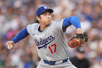 오타니, 또 MLB 역사 썼다⋯선발 투수 등판 경기서 '홈런'