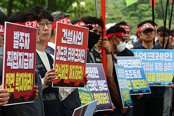“분양가 더 오르나”⋯타워크레인 멈추자 건설현장 비상