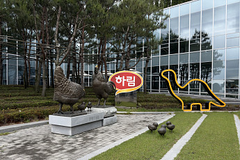 “신선함 강박, 식품에 대한 진정성”...하림 익산 생산기지 ‘혁신의 비결’[가보니]