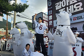 “박민식 찍으면 하정우 된다”... 한동훈, 북구갑 쌈지공원서 ‘민심 단일화’ 읍소