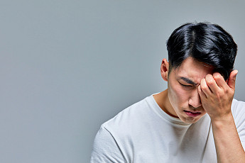 갑상선 질환인데 눈 붓고 충혈된다면 ‘갑상샘눈병증’ 의심해야 [e건강~쏙]
