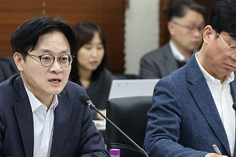 '반도체 이윤 딜레마' 산업장관 