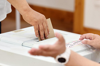 사전투표 둘째 날 오후 2시 18.61%…4년 전보다 2.24%p↑