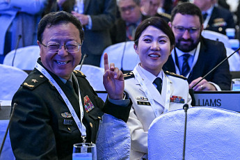 중국·일본, 샹그릴라 대화서 충돌...“새 군국주의” vs. “우린 핵 없어”