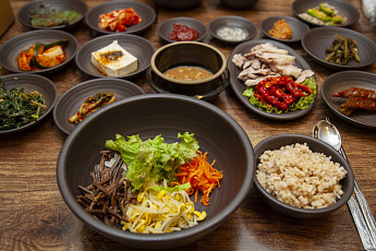 '2TV 생생정보' 가격파괴, 푸짐한 보리비빔밥이 단돈 5000원? '신○○'